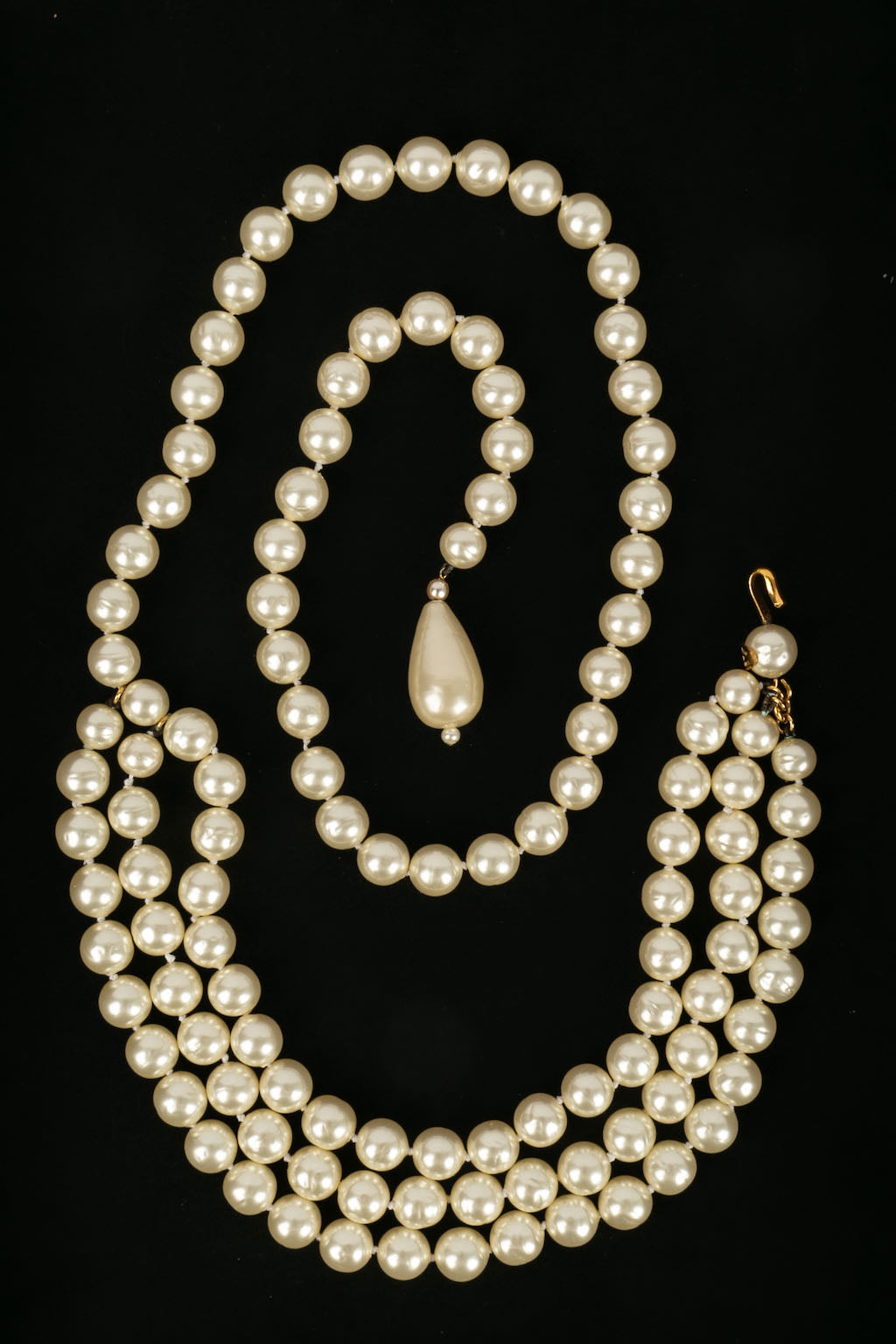 Necklace of pearls created Chanel 1993