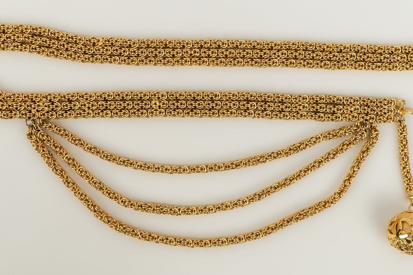 Ceinture dorée Chanel