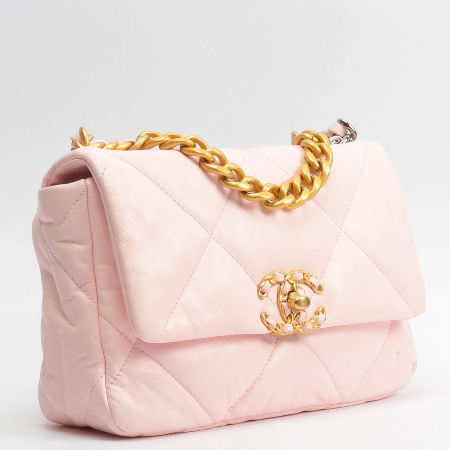 CHANEL 19 Flap Quilted Medium Pink 