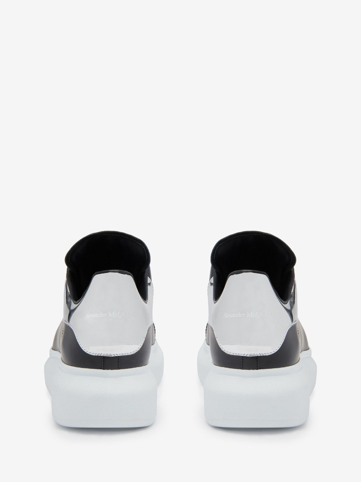 Oversize sneaker in black white silver