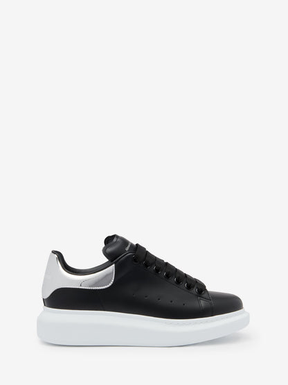 Oversize sneaker in black white silver