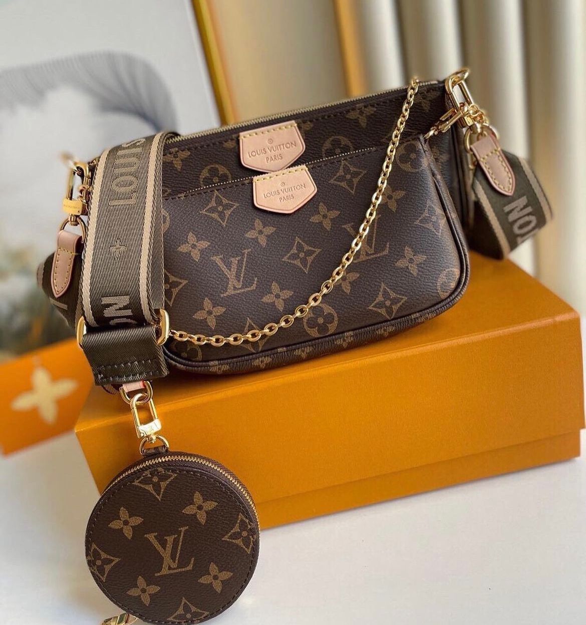 LV MULTI POUCH ACCESSORIES