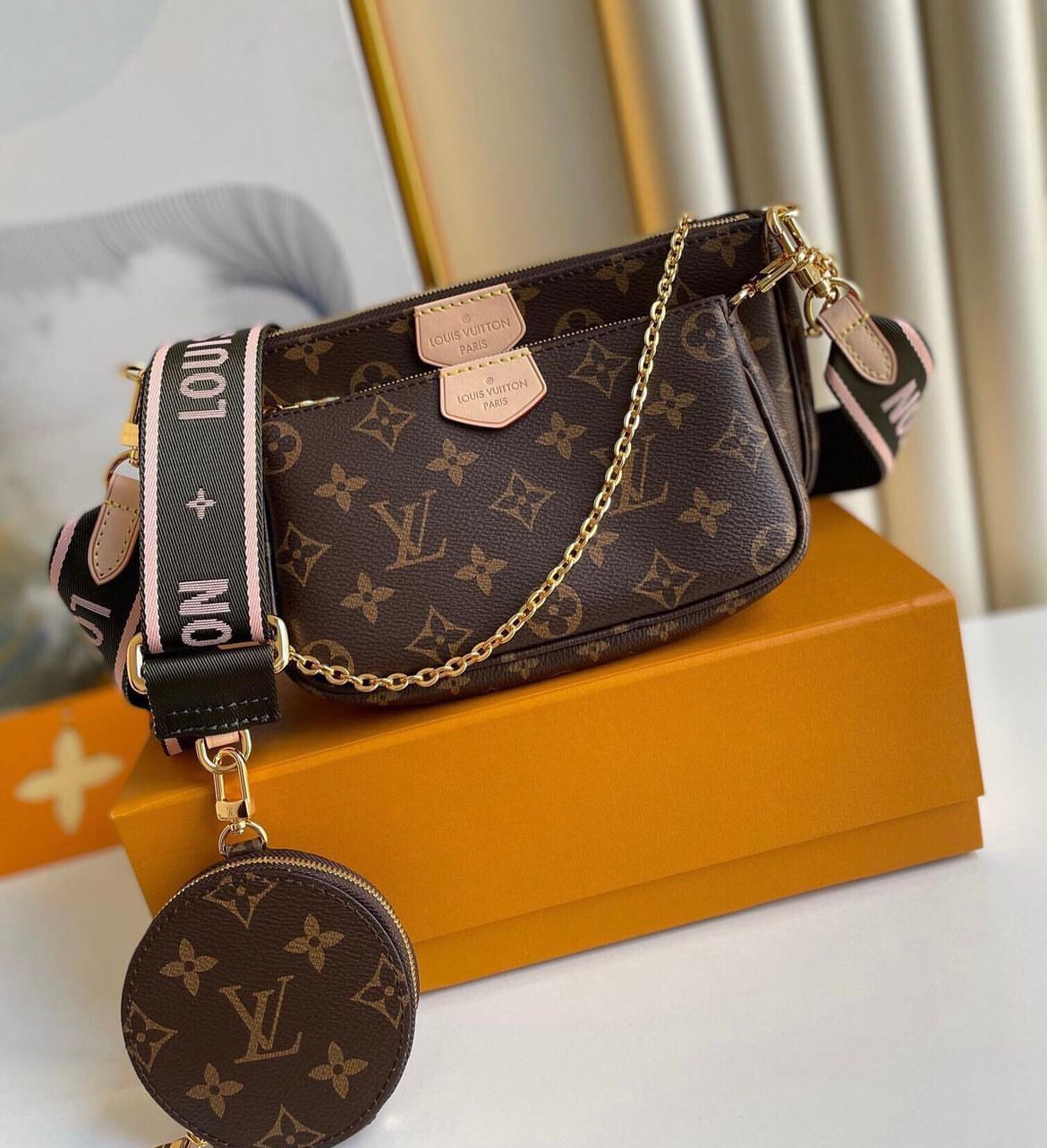 LV MULTI POUCH ACCESSORIES