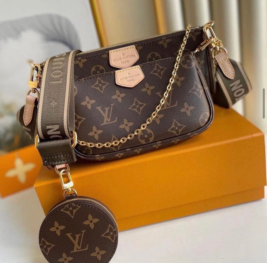 LV MULTI POUCH ACCESSORIES