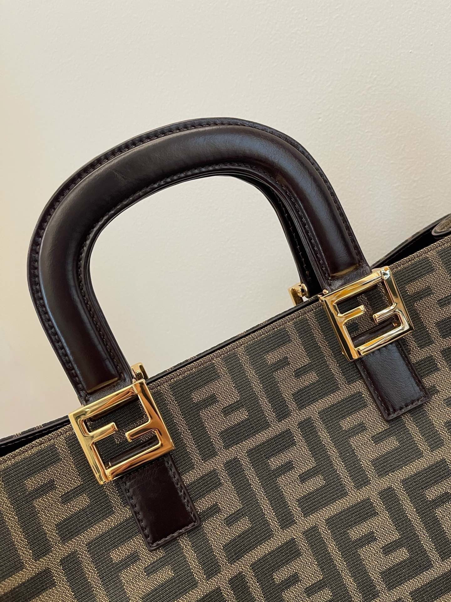 FENDI SUNSHINE TOTE MEDIUM