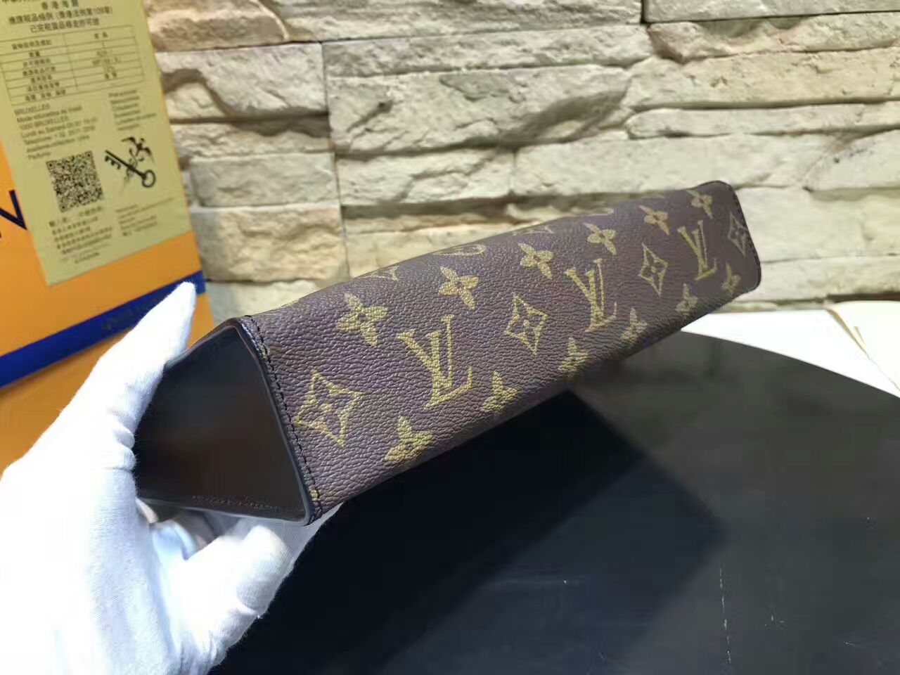 LV VOYAGE MM POUCH