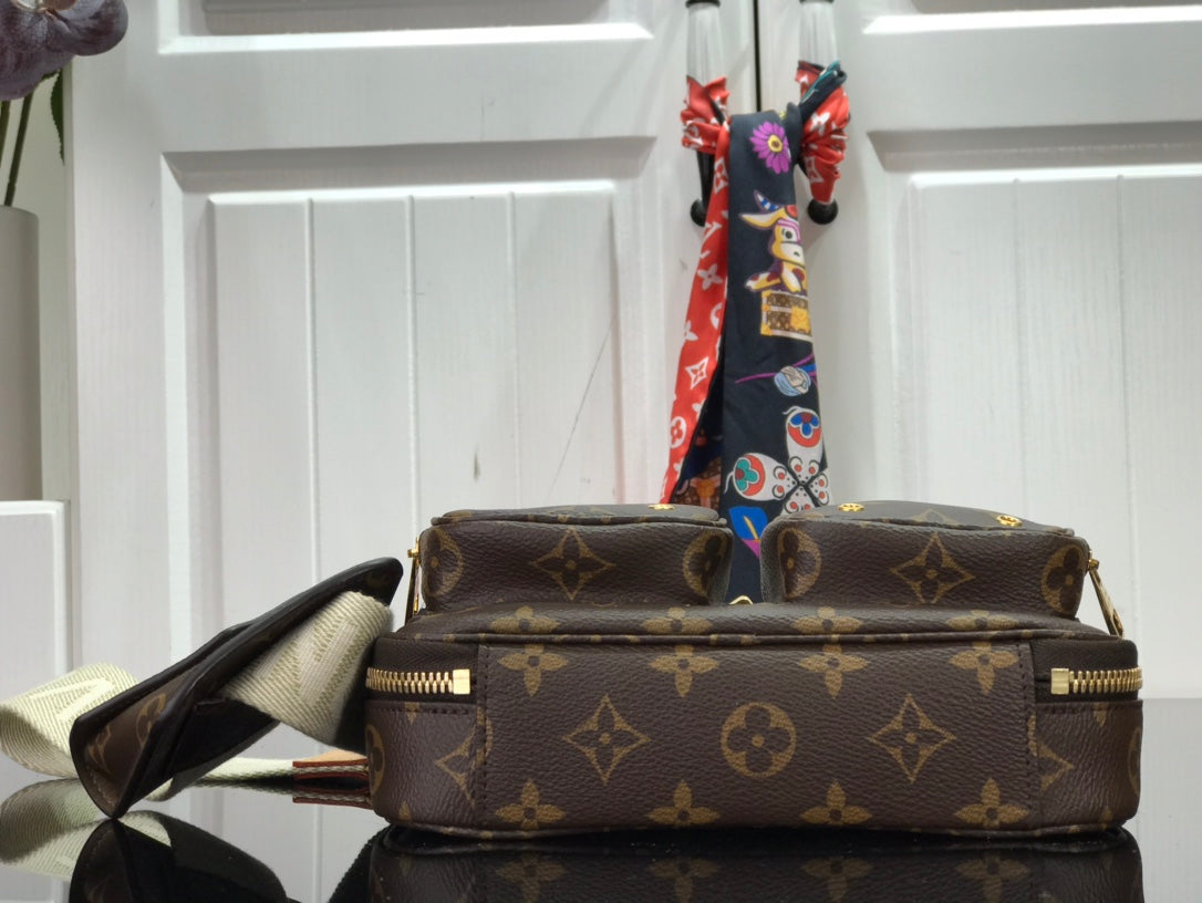 LV UTILITY BAG