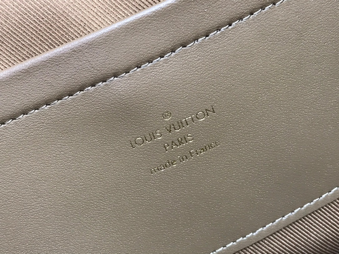 LV UTILITY BAG